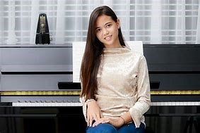 Teenage piano student.jpeg